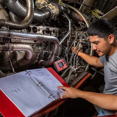 تکنسین تعمیر و نگهداری هواپیما